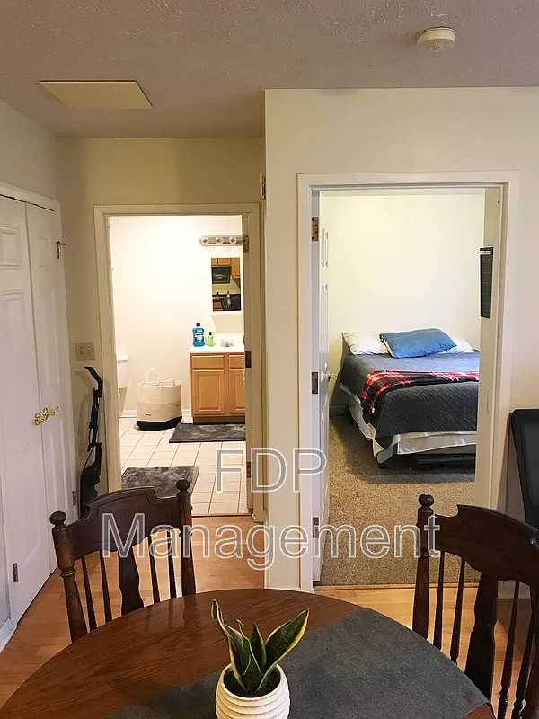 1 bed, 1.0 bath, 468 sqft, $1,030 — Photo 2
