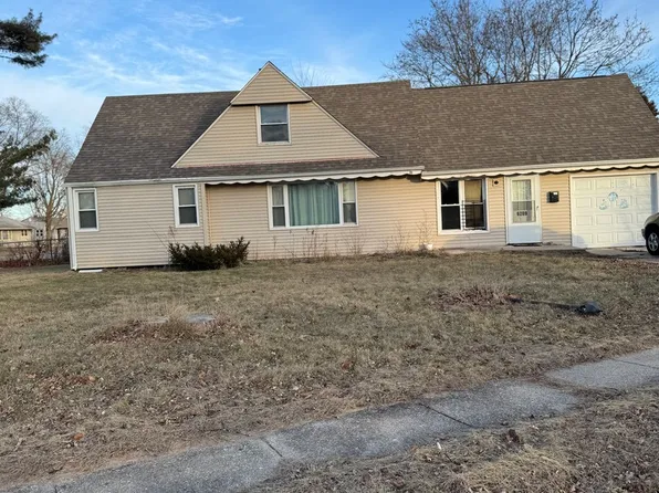 6209 Pleasant Ave, Loves Park, IL 61111