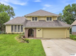 10929 Taylor St, Omaha, NE 68164