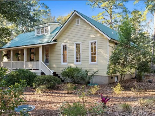 679 Carolina Bay Court, Southport, NC 28461