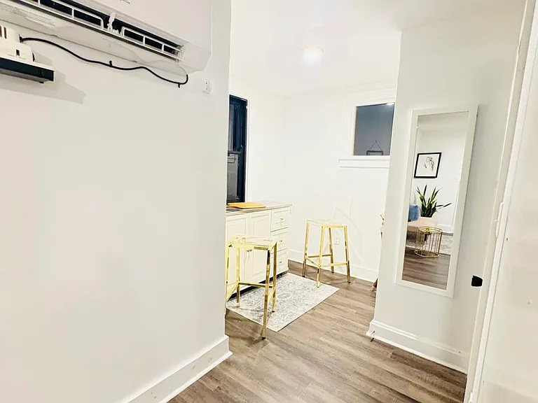 1646 Vine St #8 — Photo 8