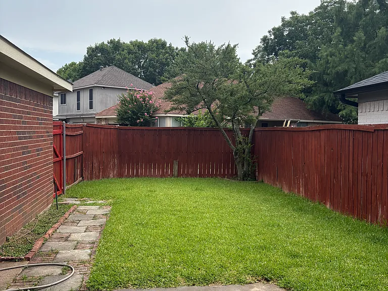 633 Raintree Cir — Photo 16