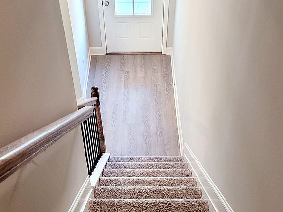 Hallway leading to 2nd floor foyer