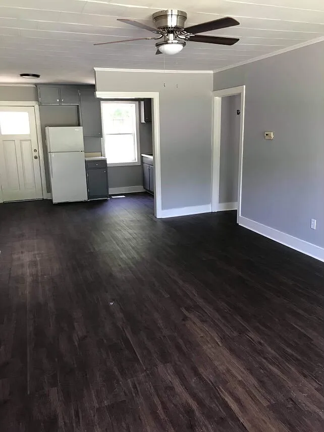 2 bed, 1.0 bath, $800 — Photo 2