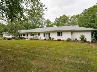 16 Old Oak Rd, West Hartford, CT 06117