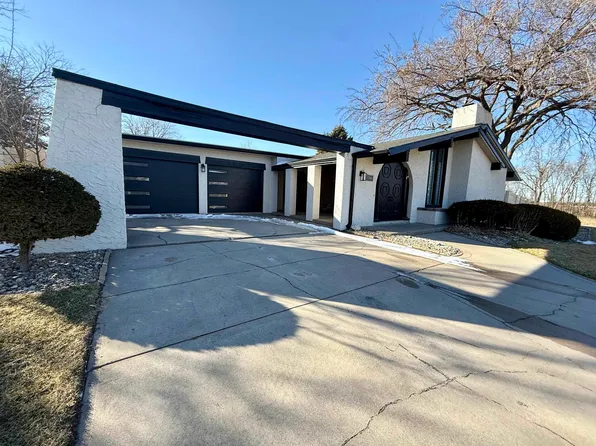 1741 Highland Dr, Hastings, NE 68901