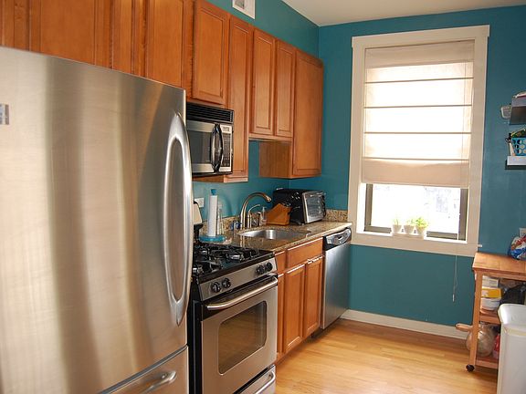 5th image of 905 W Cornelia Ave APT 3W