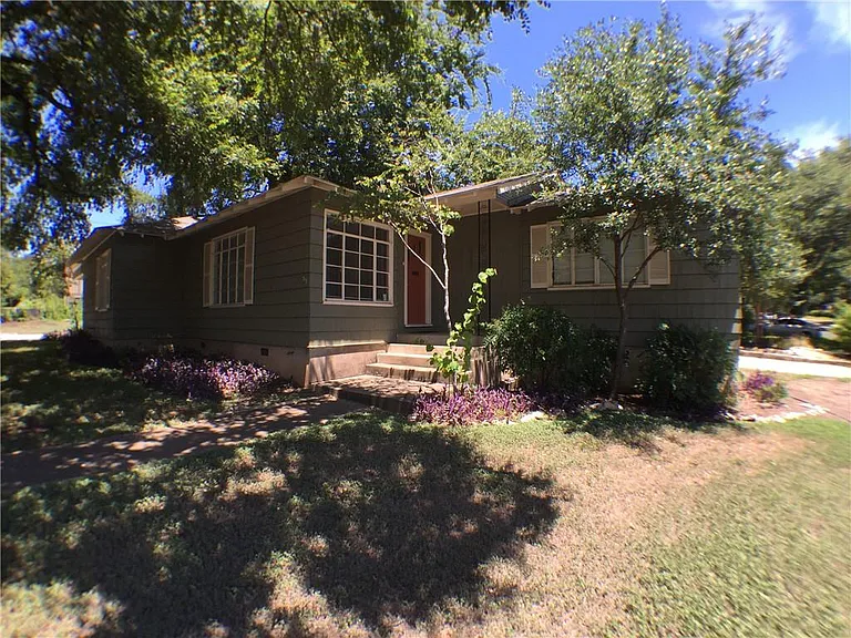 2000 Schulle Ave — Photo 1