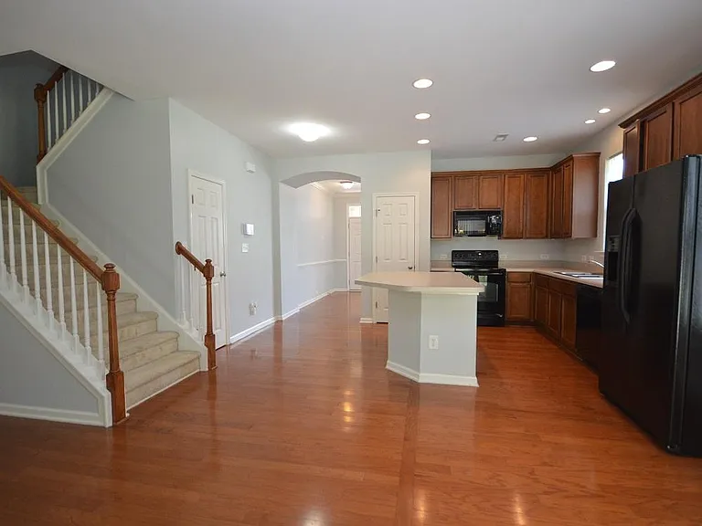 1507 Hinchliff Ct — Photo 5