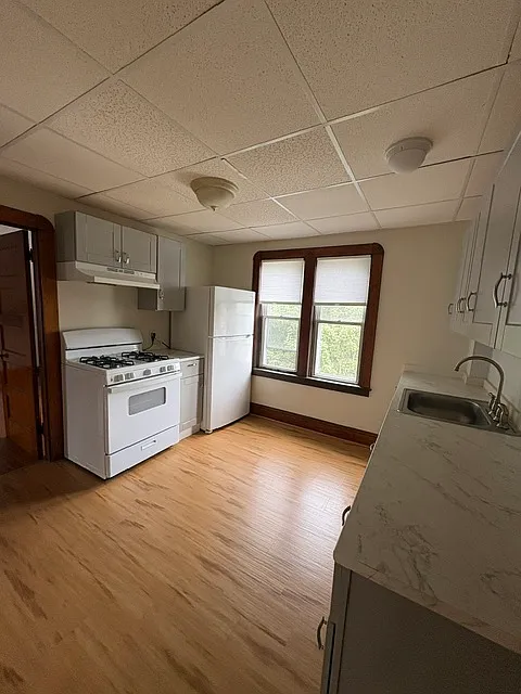 2 bed, 1200 sqft, $1,650 — Photo 3