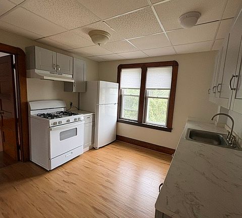 3rd image of 967-969 Robeson St #3