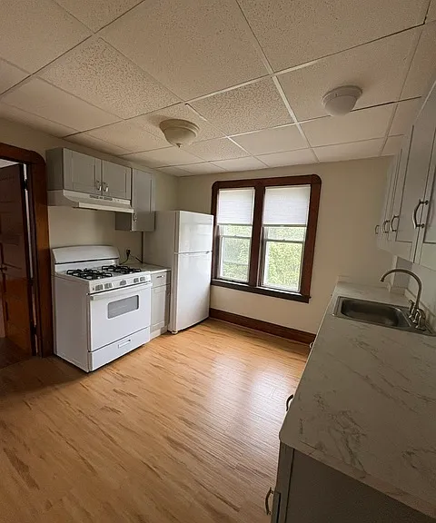 967-969 Robeson St #3 — Photo 3