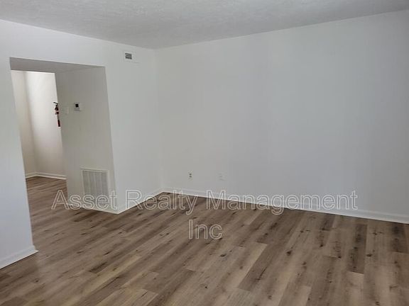 4th image of 1009 Summer Wood Rd #A