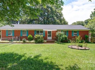 318 Meadowbrook Dr, Matthews, NC 28104