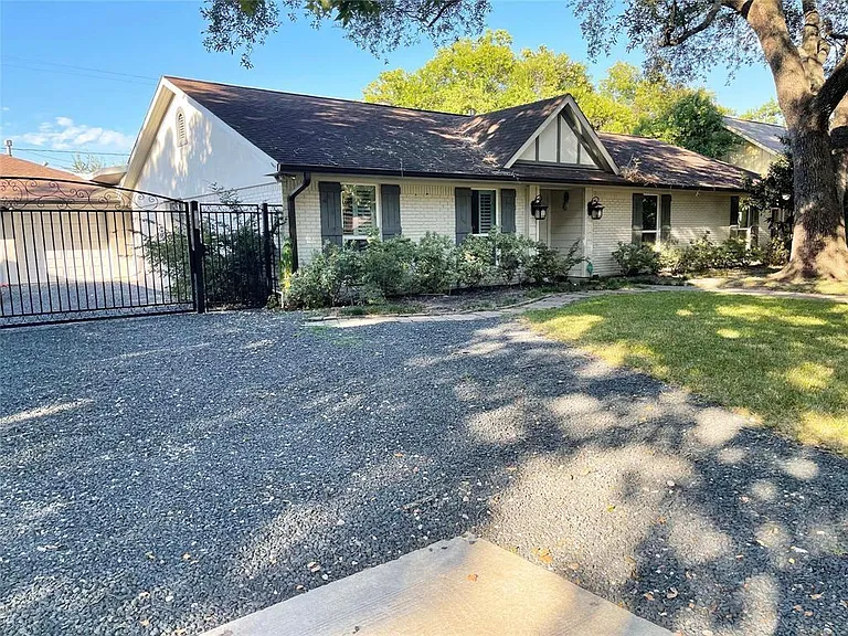 5616 Pine St — Photo 1