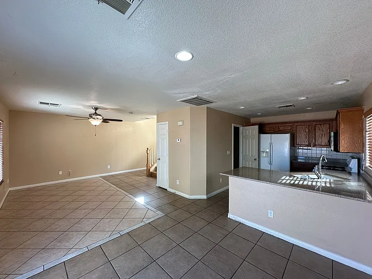 9510 Diamond Bridge Ave — Photo 5