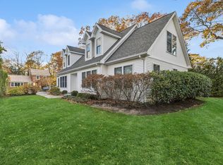 19 Walnut Ave, East Quogue, NY 11942