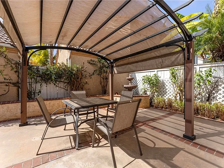 12 Dominguez St — Photo 30