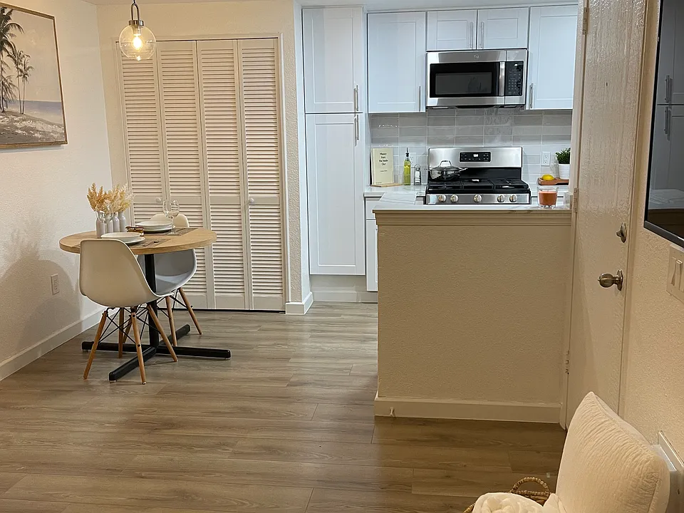 863 W San Ysidro Blvd W #9