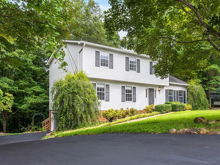 7830 Cove Ridge Dr — Photo 3