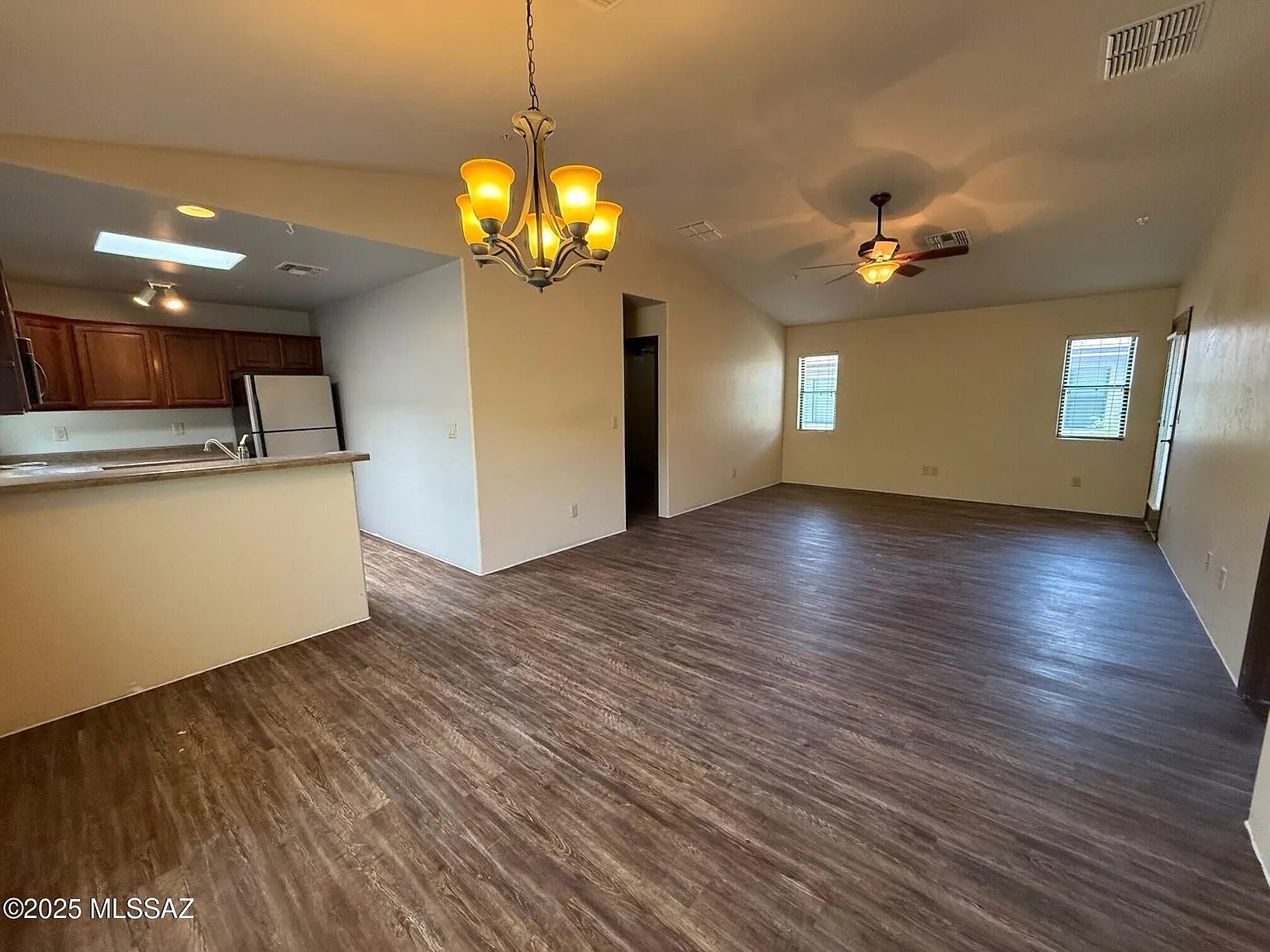 2 bed, 2.0 bath, 1000 sqft, $1,300 — Photo 1