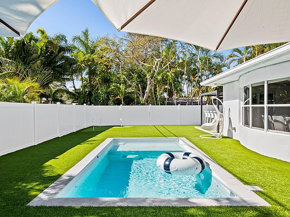 4th image of 698 W Camino