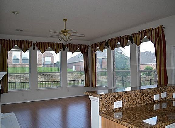 5th image of 824 Mullrany Dr