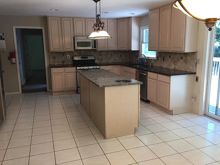 12 Spencer Ct — Photo 3