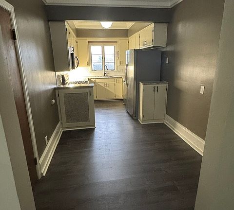 3rd image of 1450 East Ave APT 2