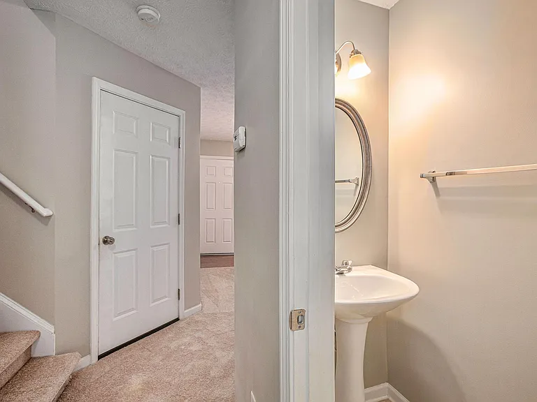 226 Alton Cir — Photo 12