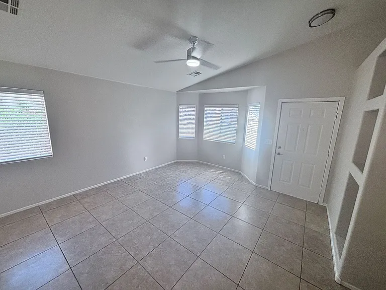 4912 Whispering Spring Ave — Photo 6