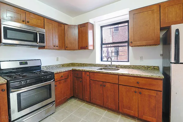 Rented by Hillel Realty Group | media 7