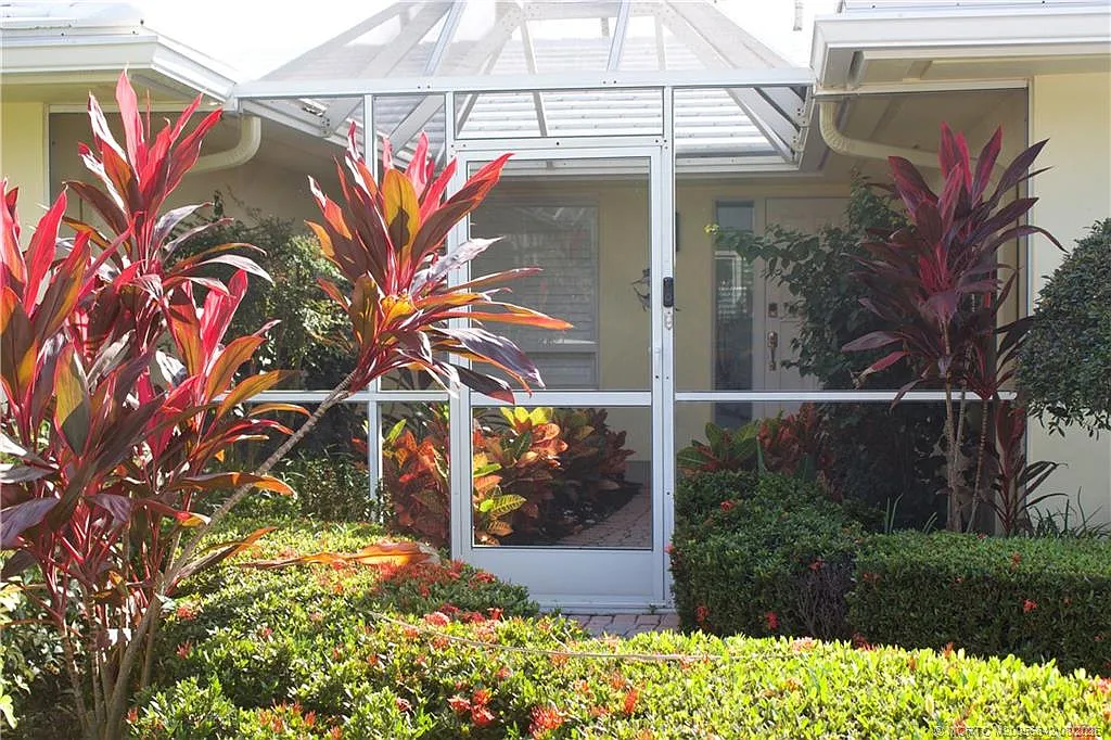 3 bed, 2.5 bath, 2744 sqft, $9,000 — Photo 3