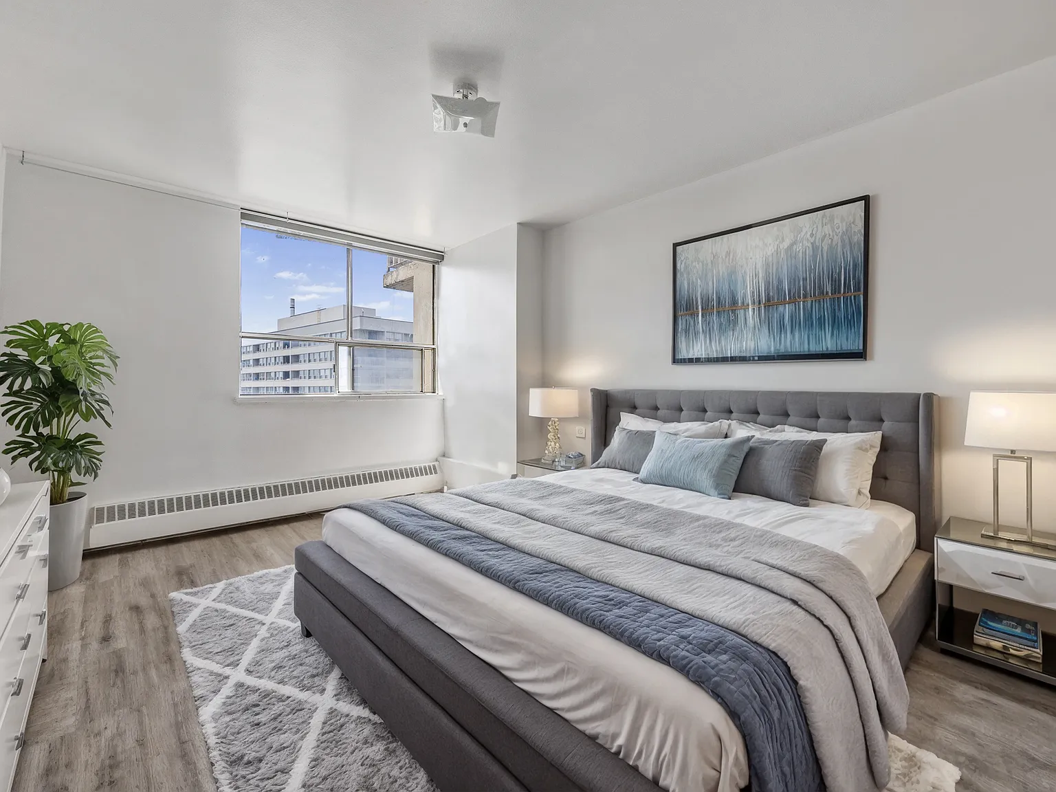 65 Thorncliffe Park Drive Toronto — Photo 2