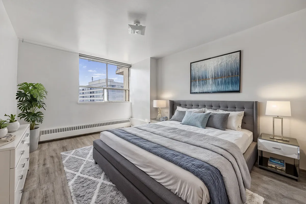 Building Photo - 65 Thorncliffe Park Dr #1807