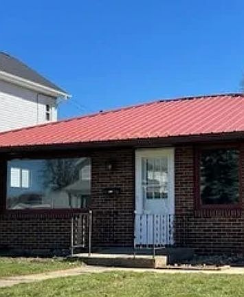 2nd image of 351 2nd St NE