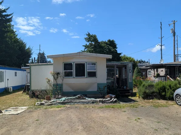 724 SW Ferry Ave #4, Siletz, OR 97380