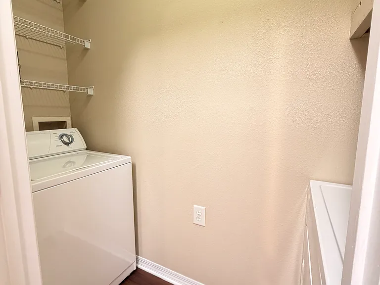 1700 Villa Capri Cir #213 — Photo 8