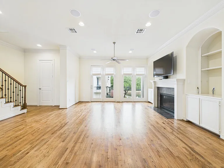 11025 Sherwood Grv — Photo 13