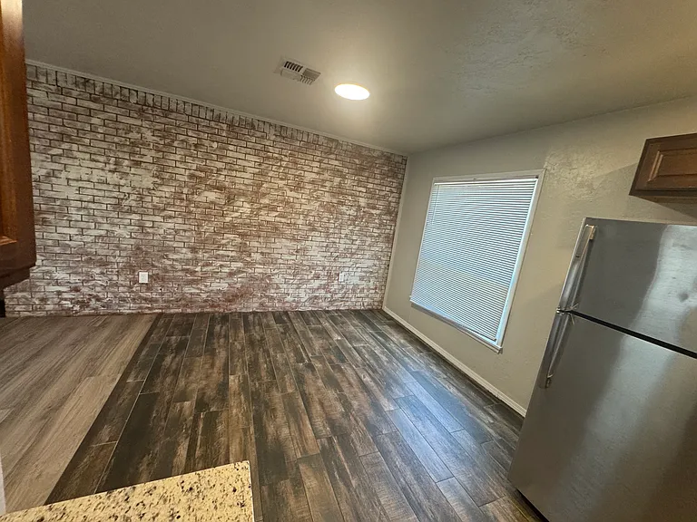 1408 Carlisle Ct — Photo 10