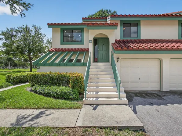 19 Lexington Ln W APT E, Palm Beach Gardens, FL 33418