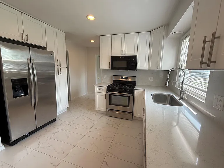 4803 Thorntree Dr — Photo 7