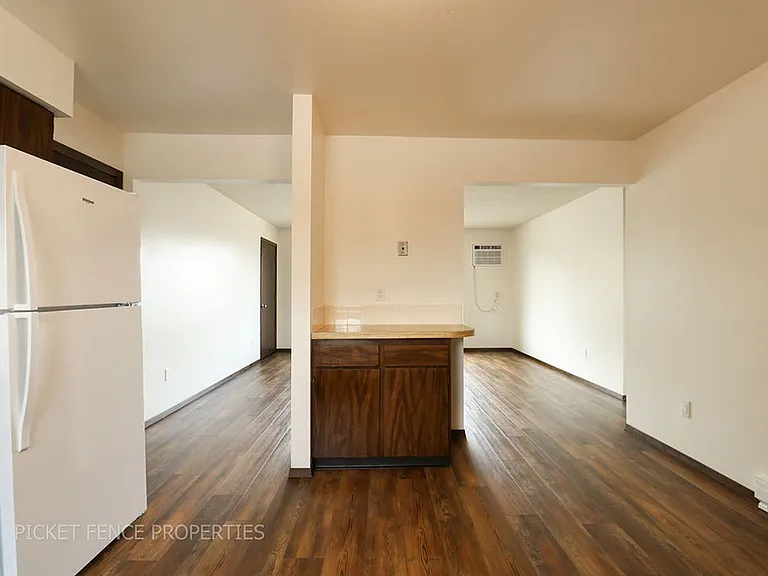 1846 E 16th Street — Photo 11
