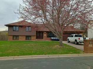 225 Burncrest Ct, Burnsville, MN 55337