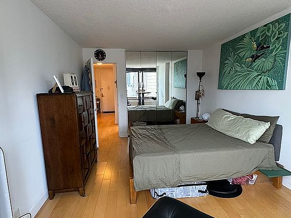 4th image of 415 E 37th St APT 32K
