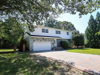 4 Terry Court, North Babylon, NY, 11703