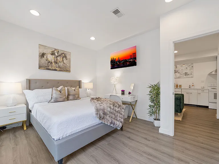 2318 N Park Ave #2R — Photo 16
