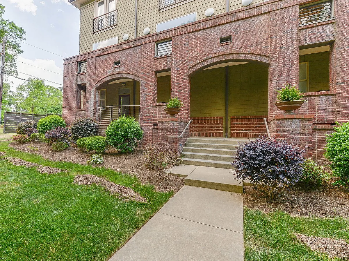 Building Photo - 1174 Park West Dr
