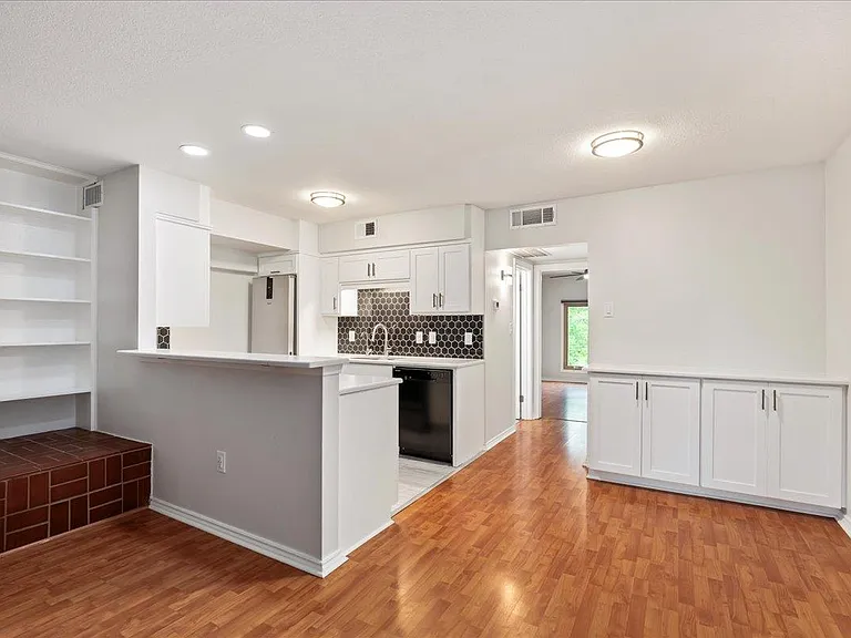 505 W 7th St #313 — Photo 4