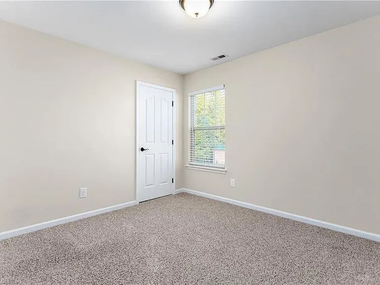 153 Tysonridge Ct — Photo 6